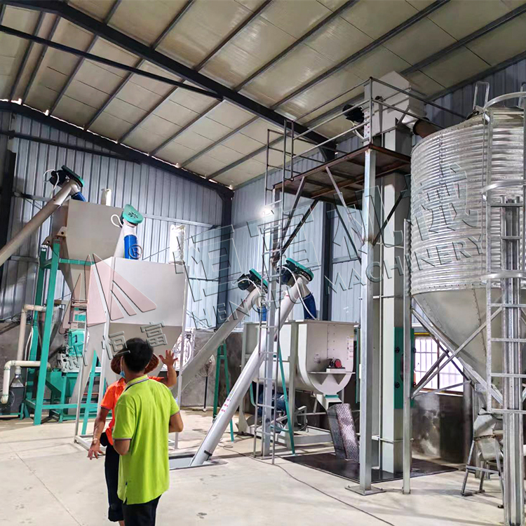 廣東汕尾時產3-5噸水滴型（xíng）粉狀飼料機組