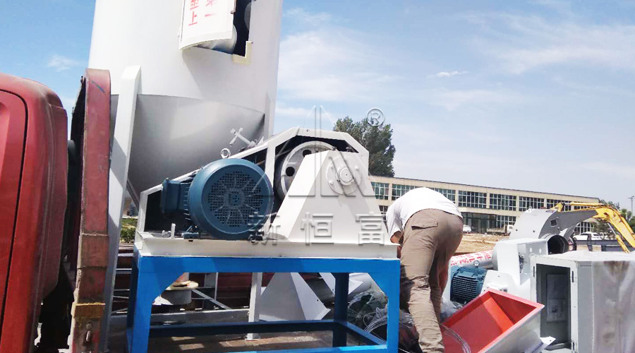 250顆粒機+立式攪拌罐(guàn) 250顆粒機+立式攪拌罐